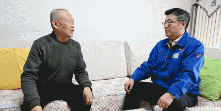 春節(jié)前夕公司領(lǐng)導(dǎo)看望慰問(wèn)病困職工
