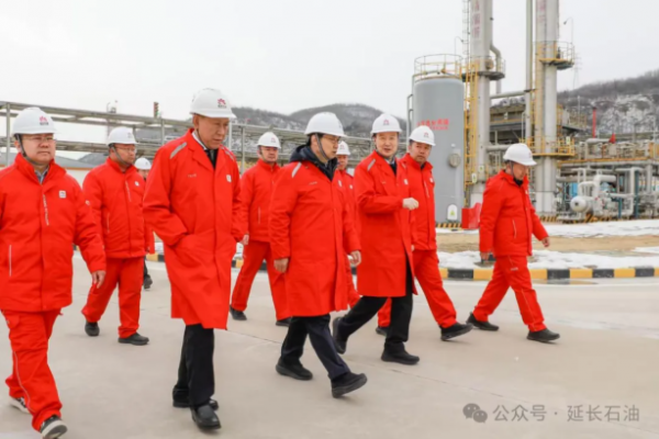 中央廣播電視總臺(tái)黨組成員、副臺(tái)...